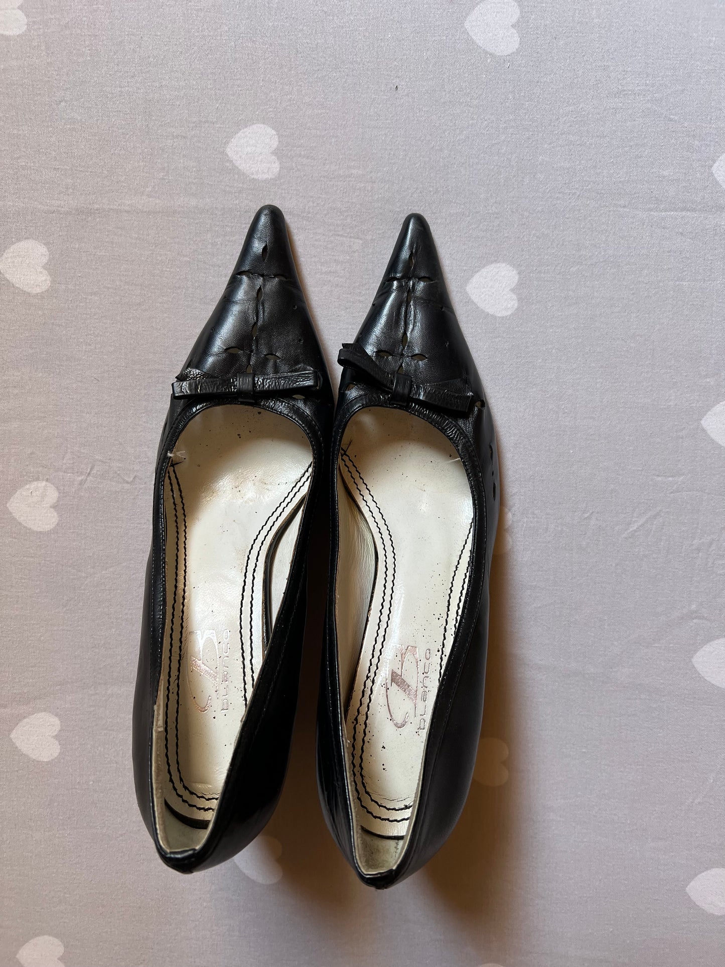 Pointy toe kitten heels