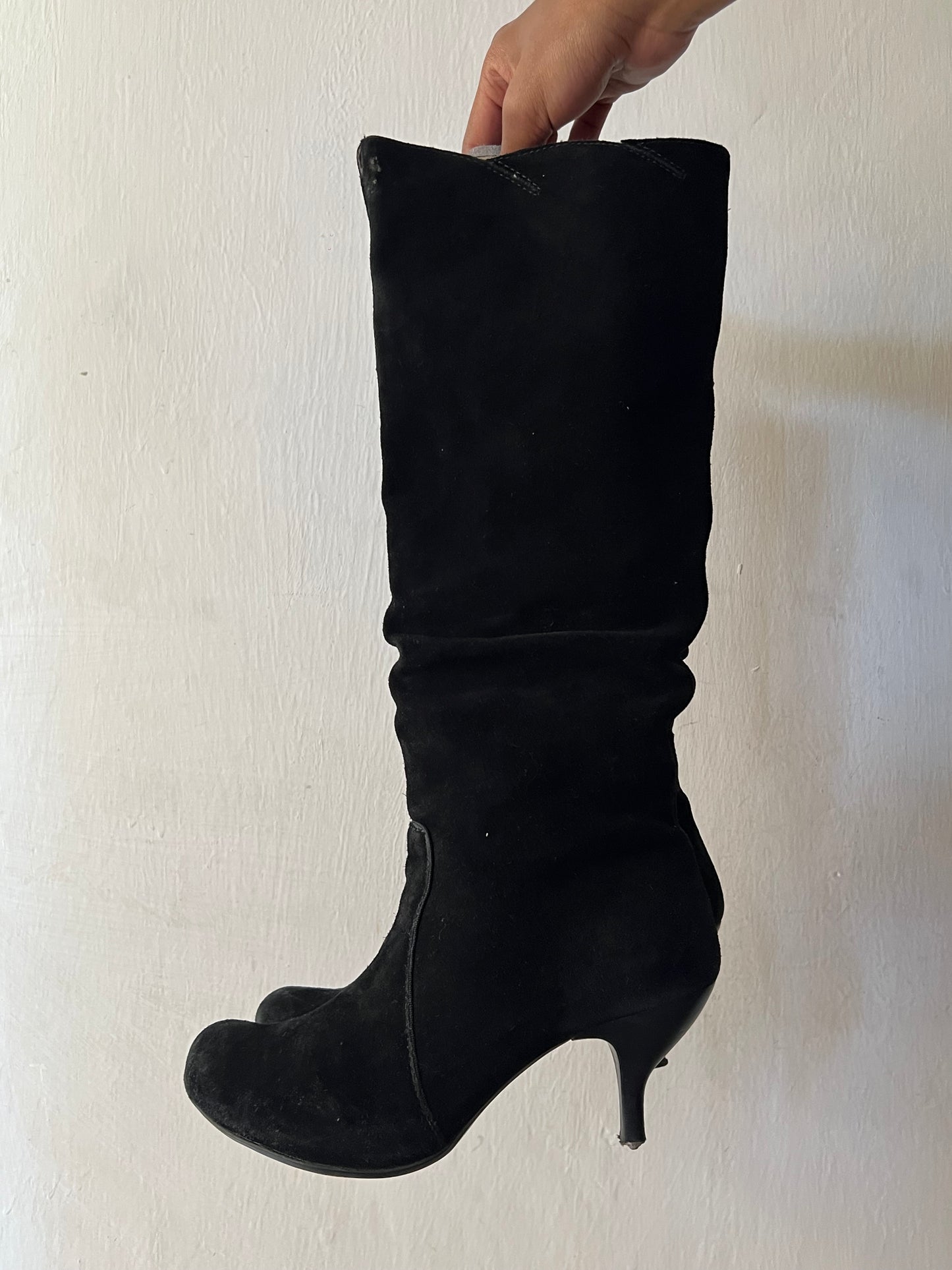 Round toe kitten heel boots