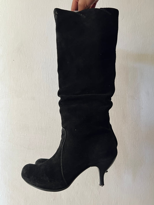 Round toe kitten heel boots