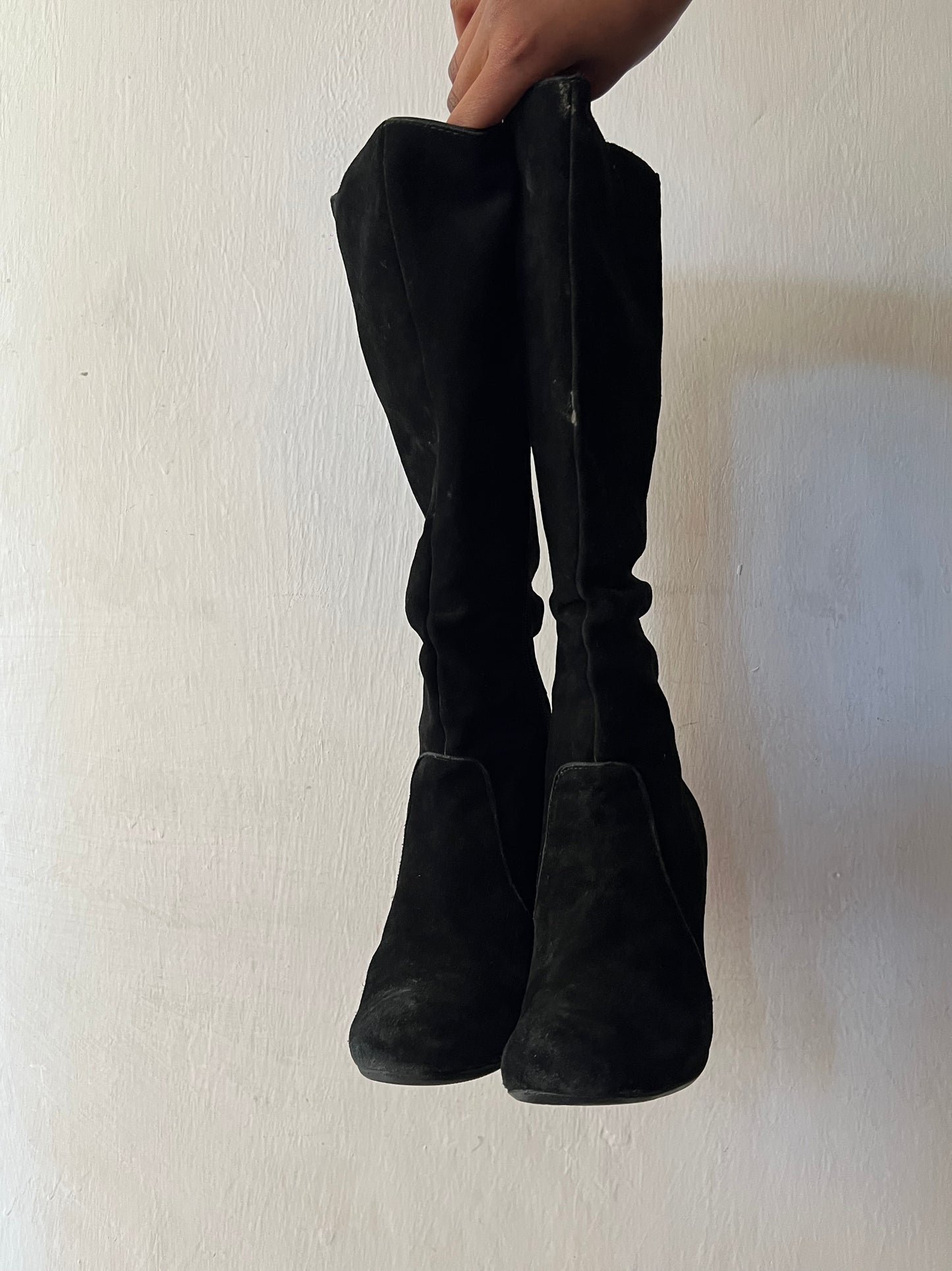 Round toe kitten heel boots