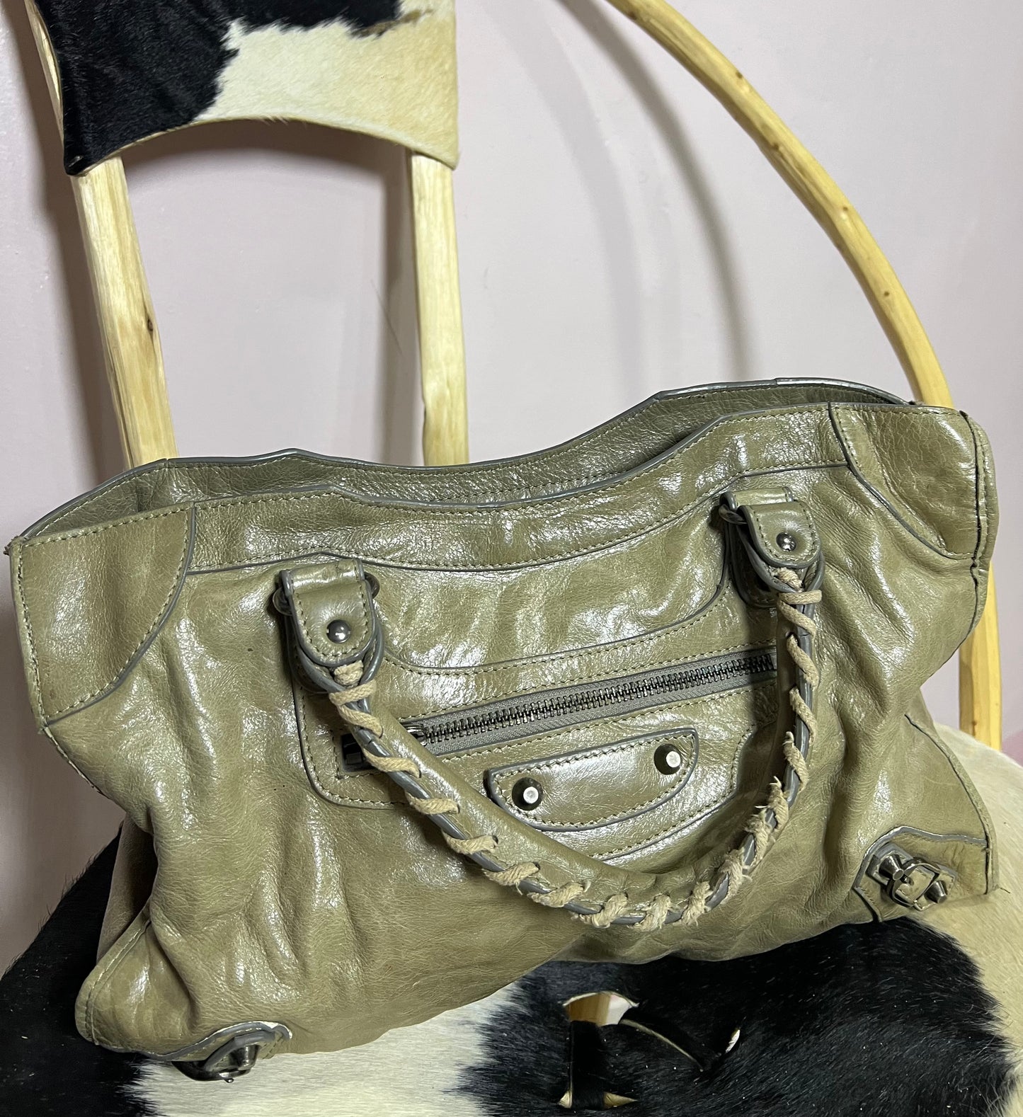 Leather shoulder bag