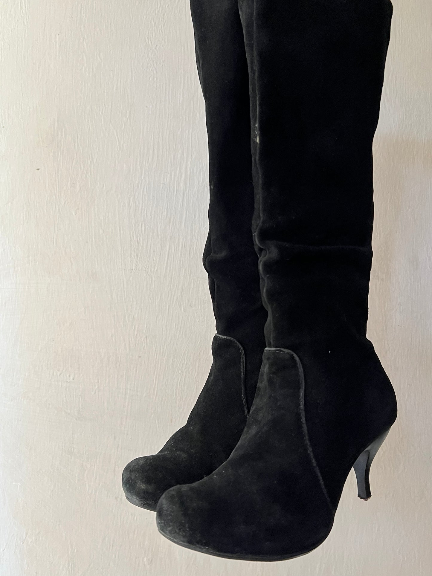 Round toe kitten heel boots