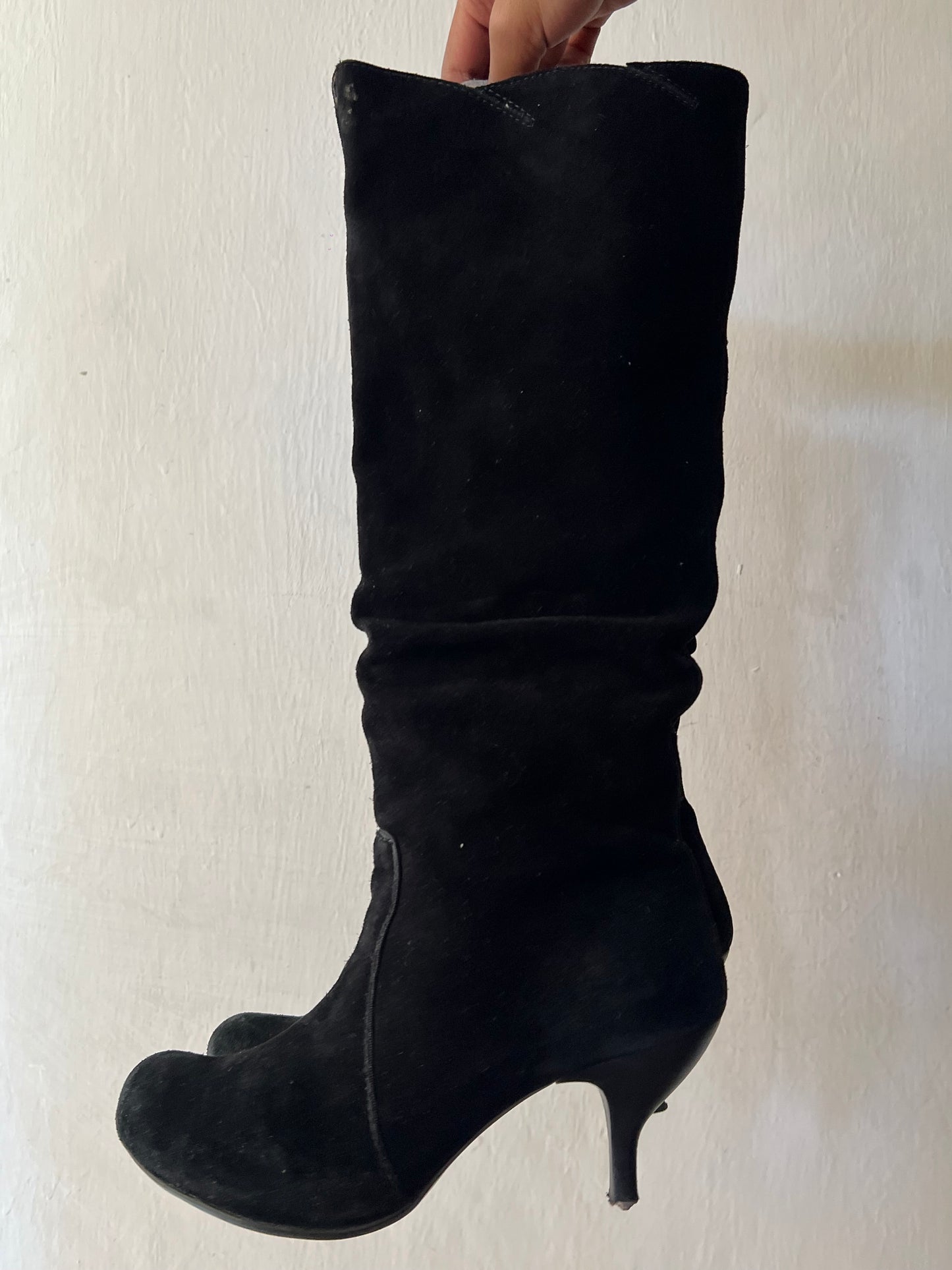 Round toe kitten heel boots