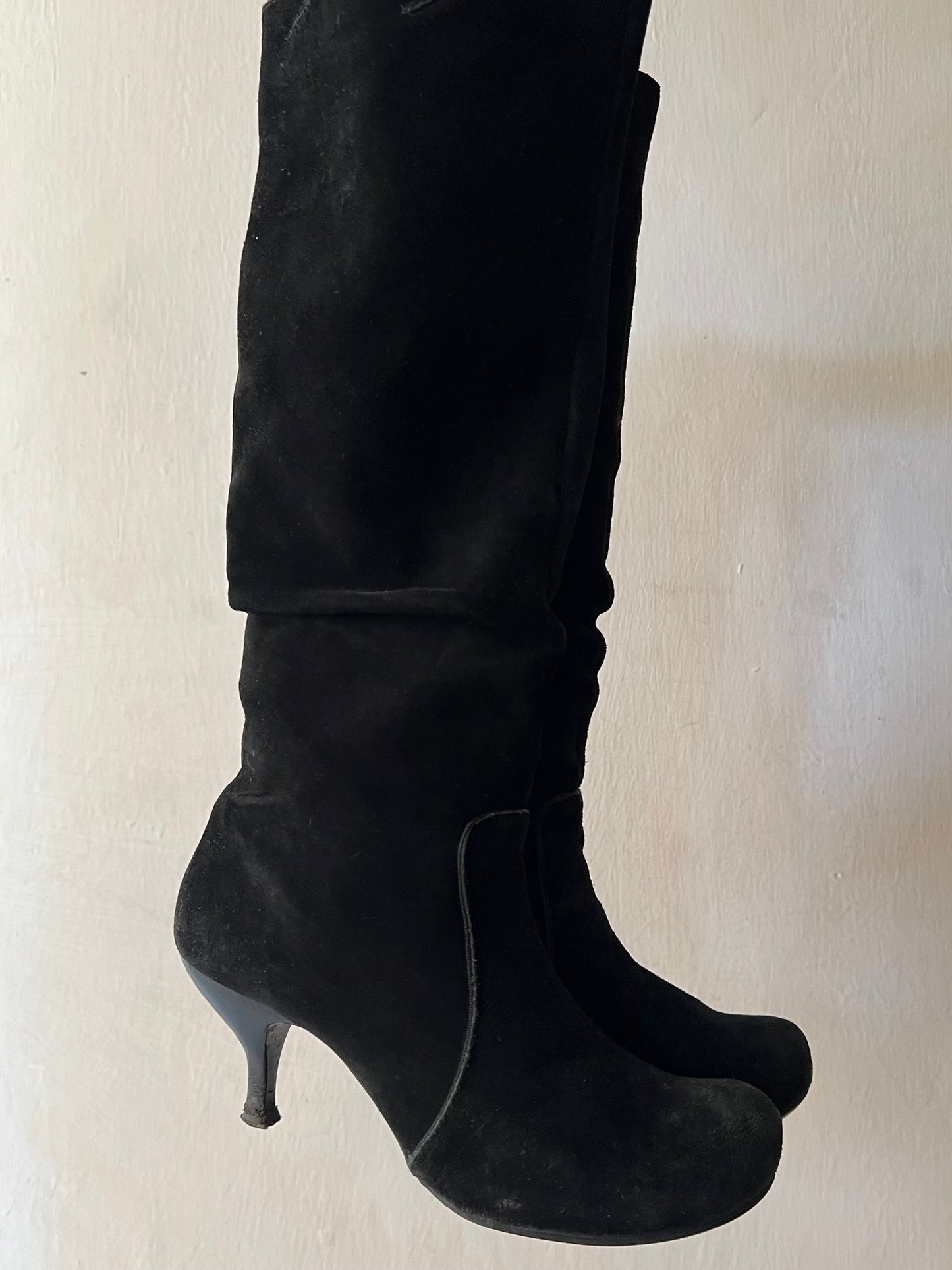 Round toe kitten heel boots