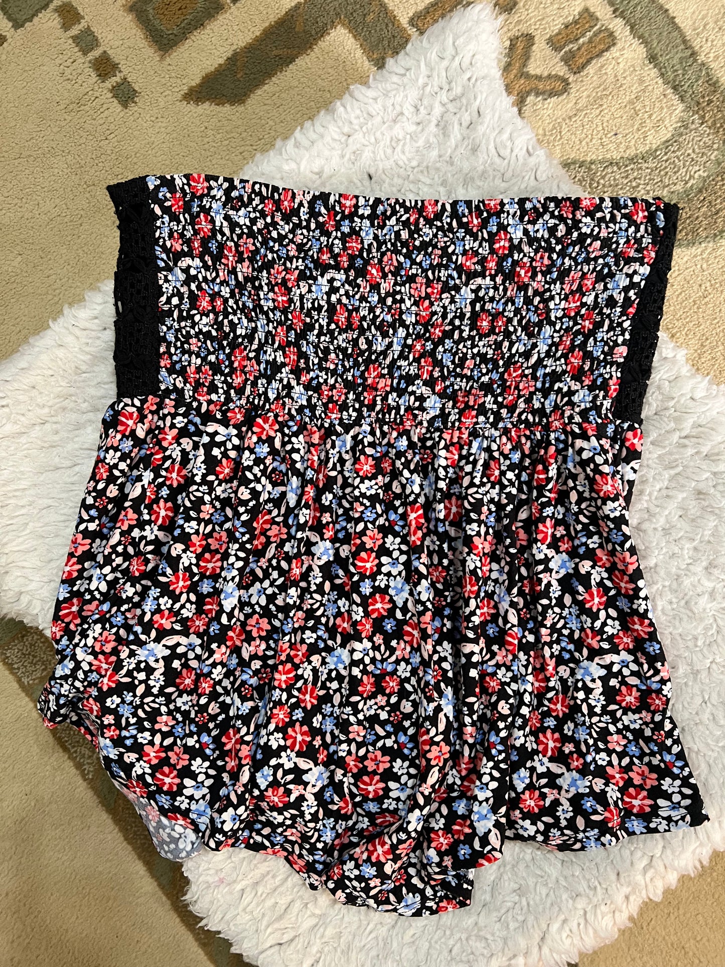 Crotchet trim halter top