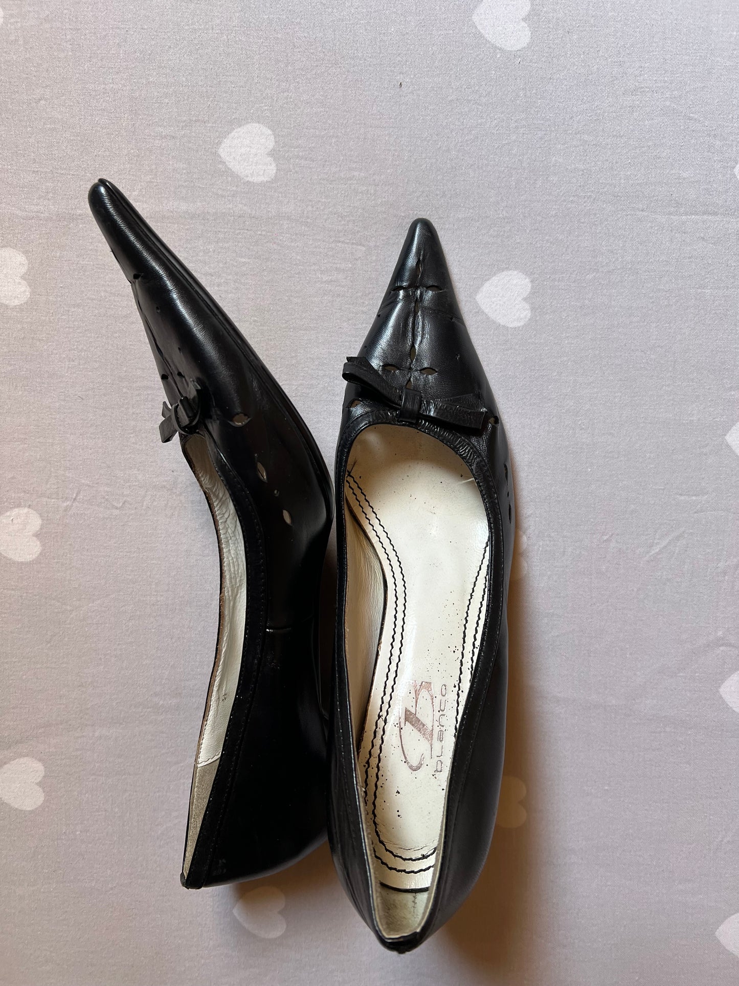 Pointy toe kitten heels