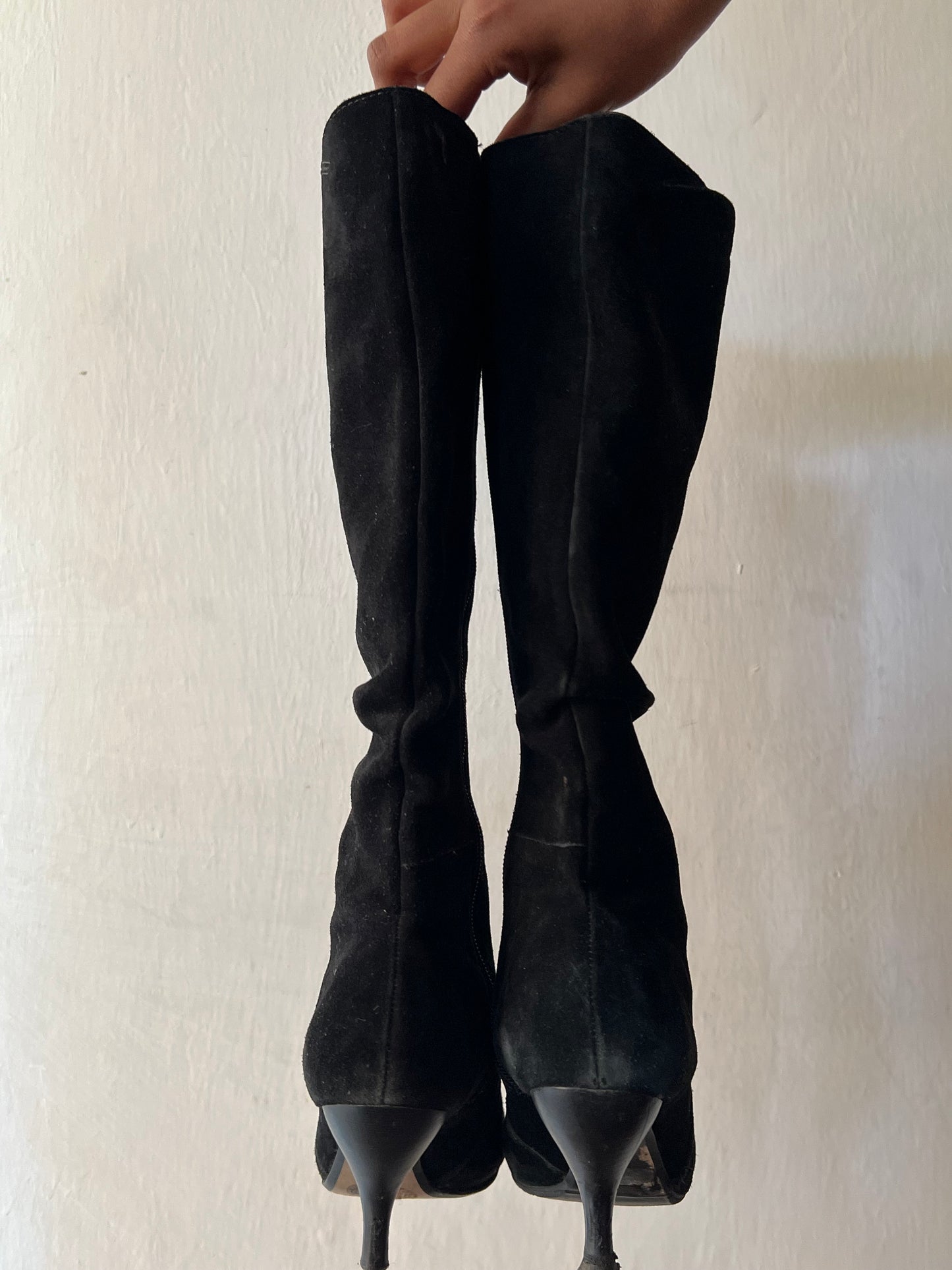 Round toe kitten heel boots