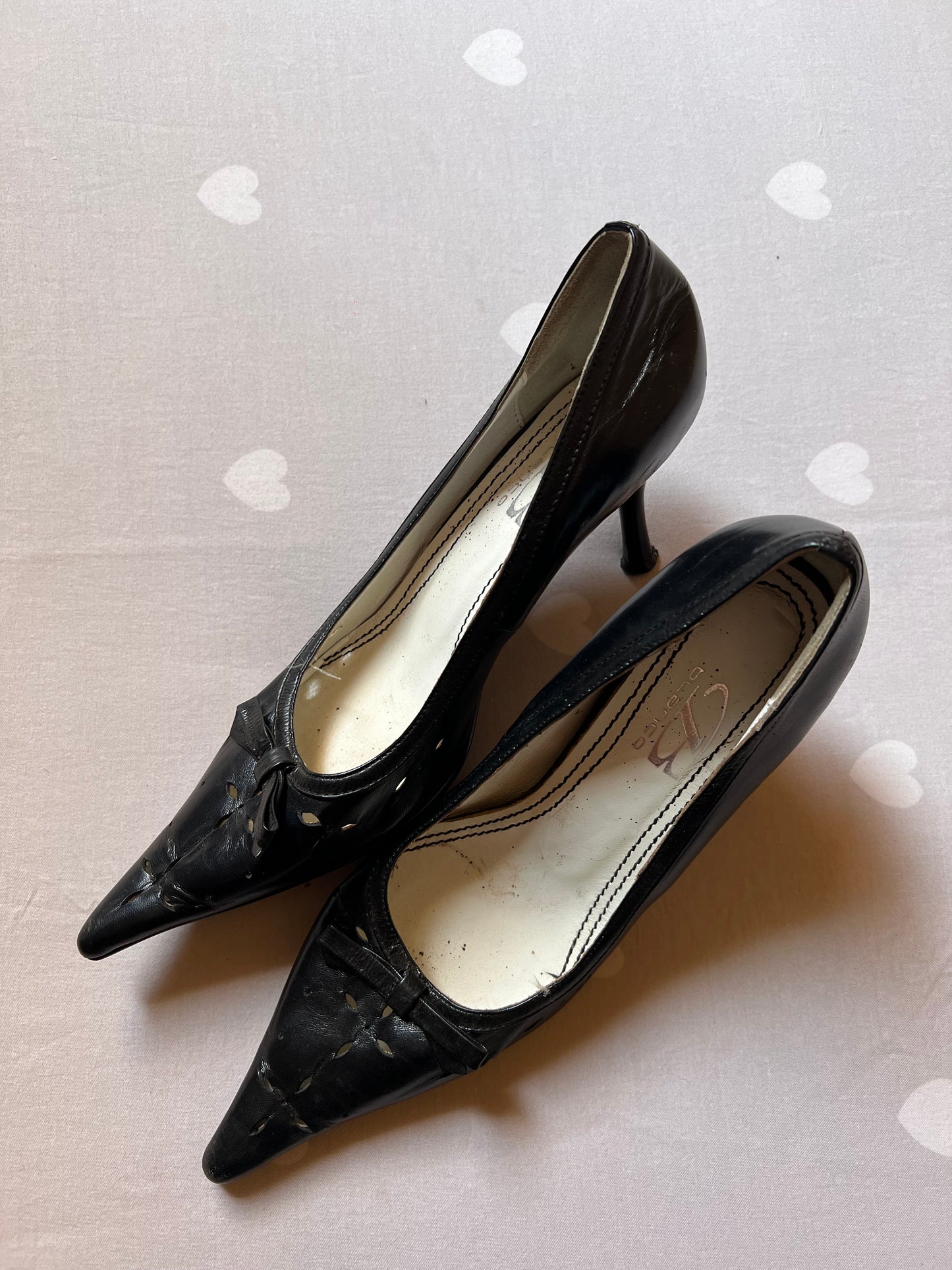 Pointy toe kitten heels