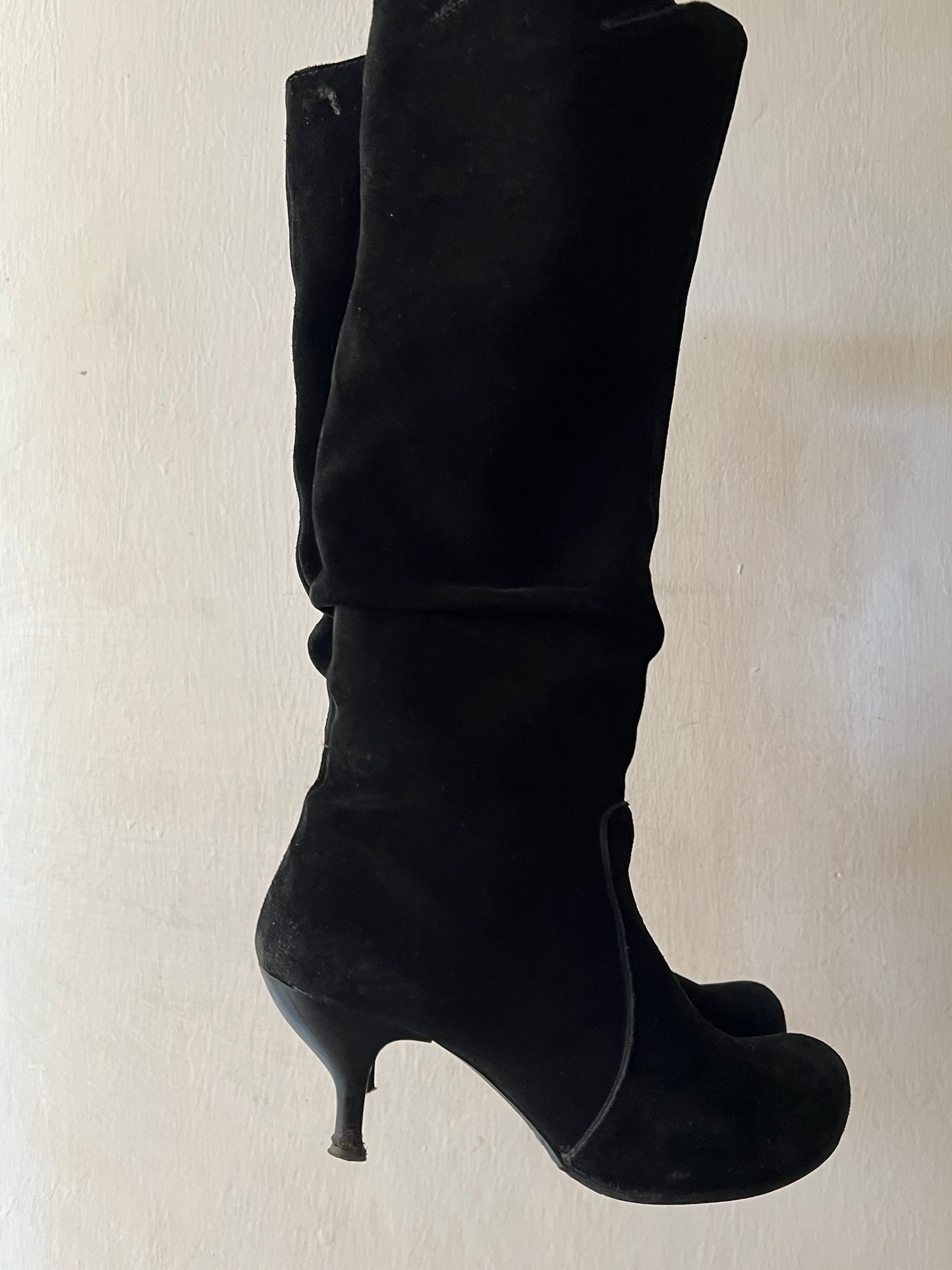 Round toe kitten heel boots