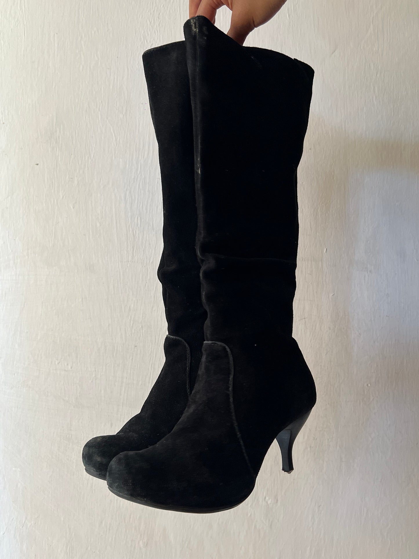 Round toe kitten heel boots