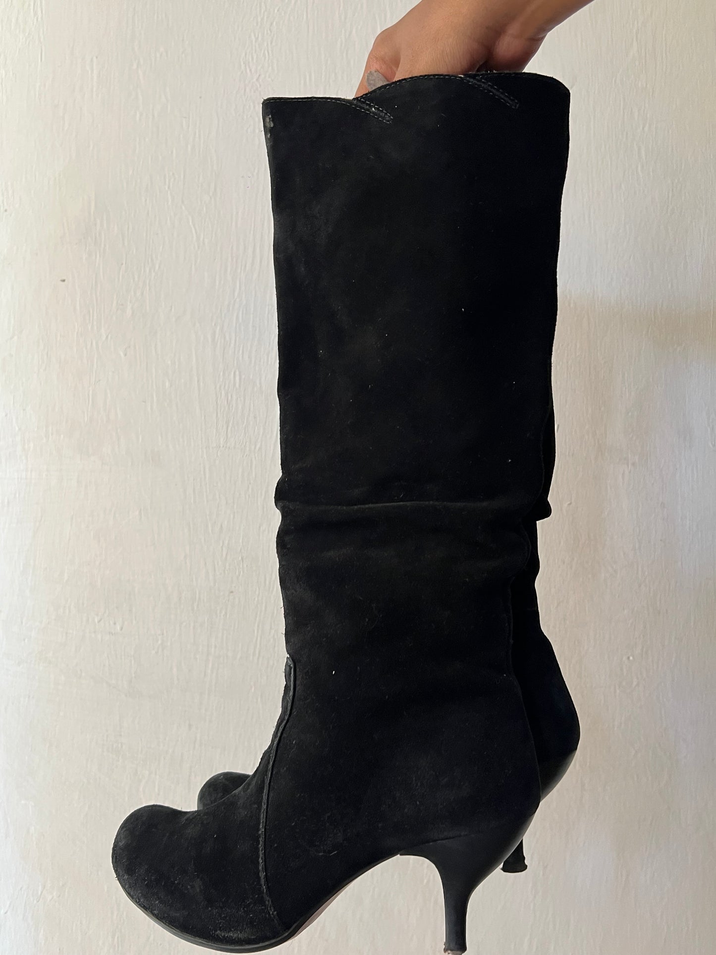 Round toe kitten heel boots