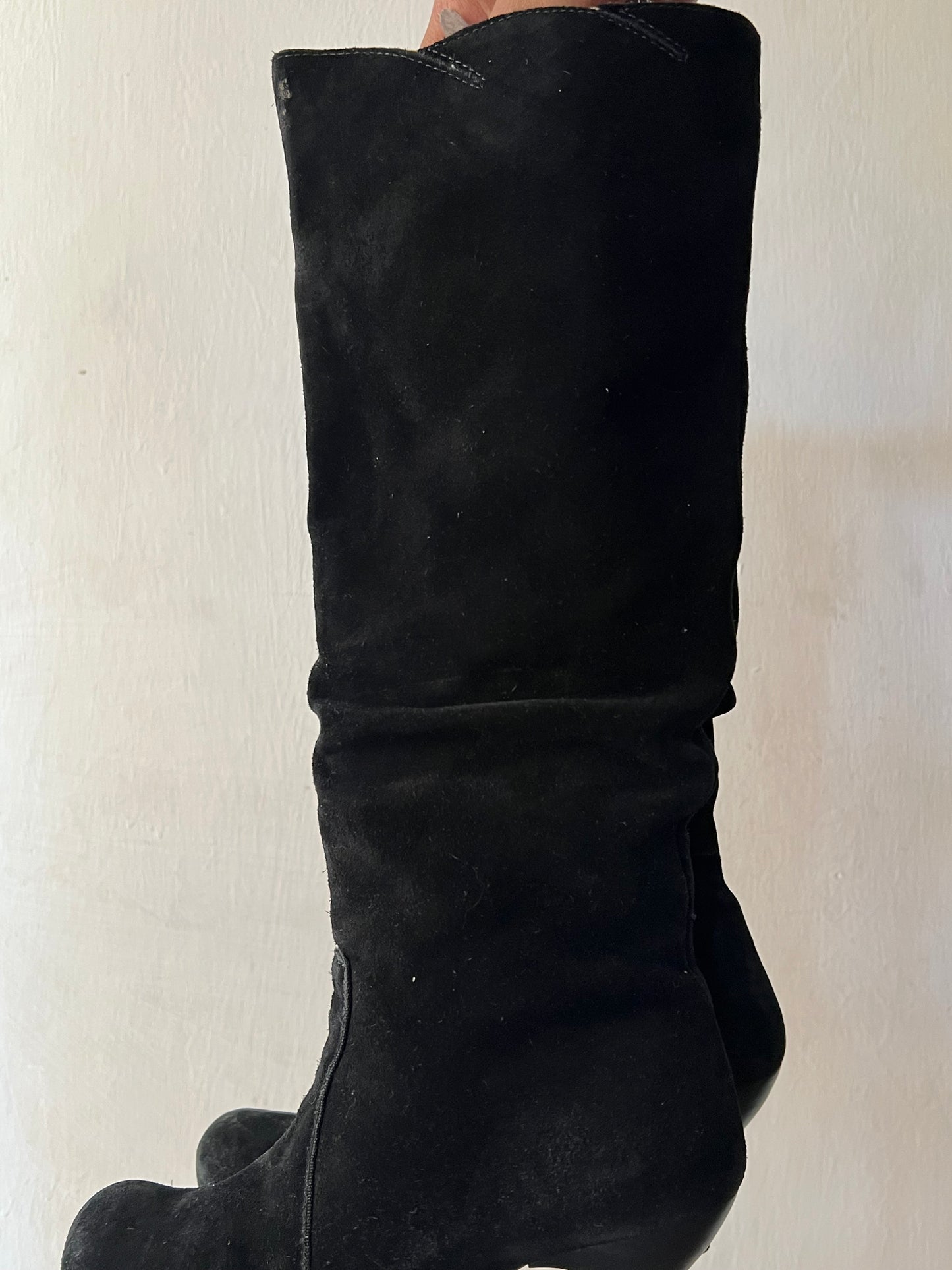 Round toe kitten heel boots