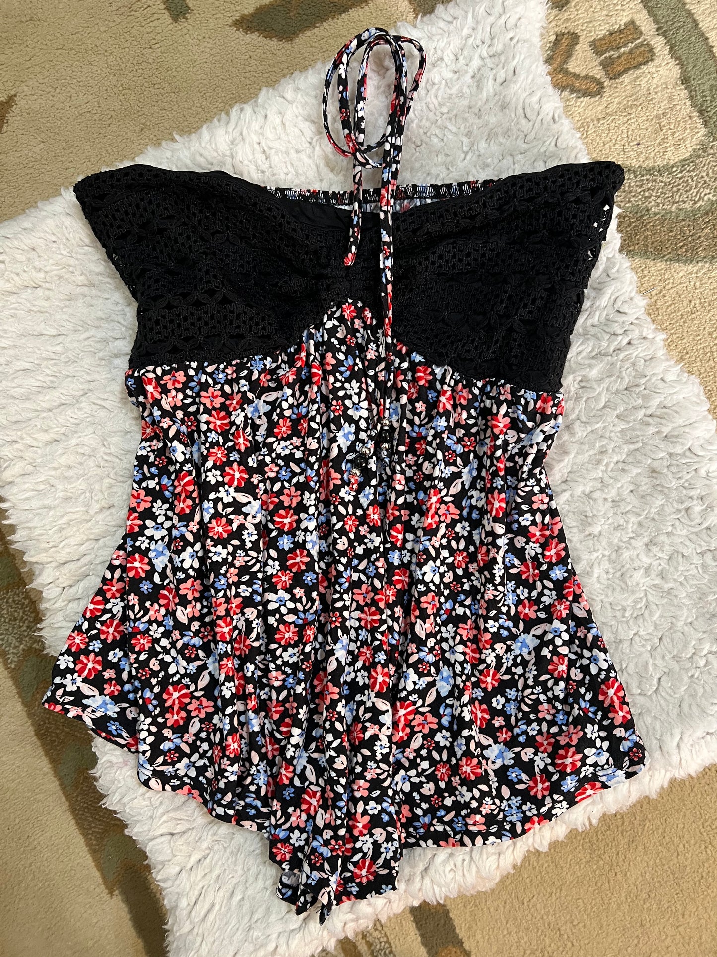 Crotchet trim halter top