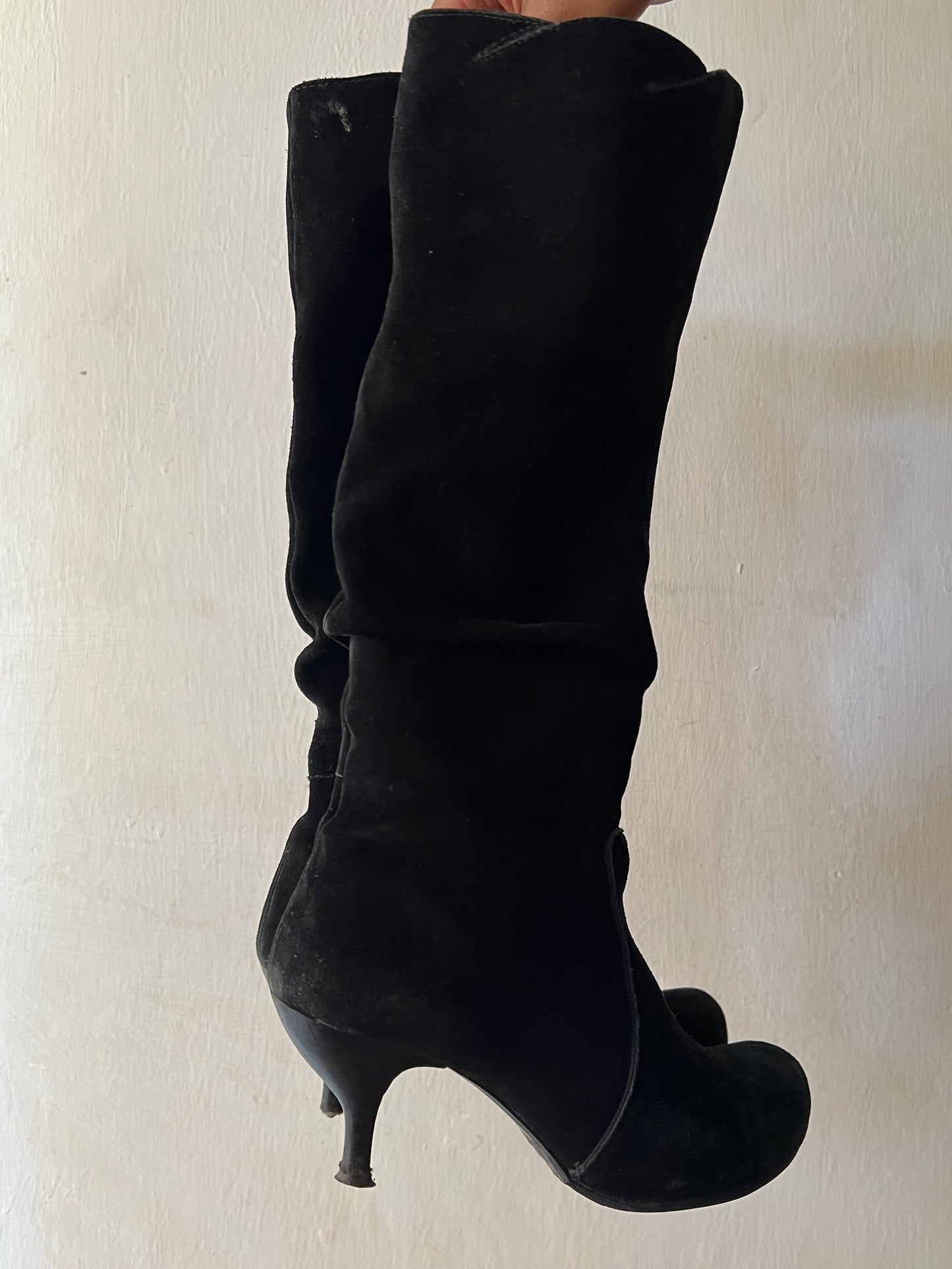 Round toe kitten heel boots